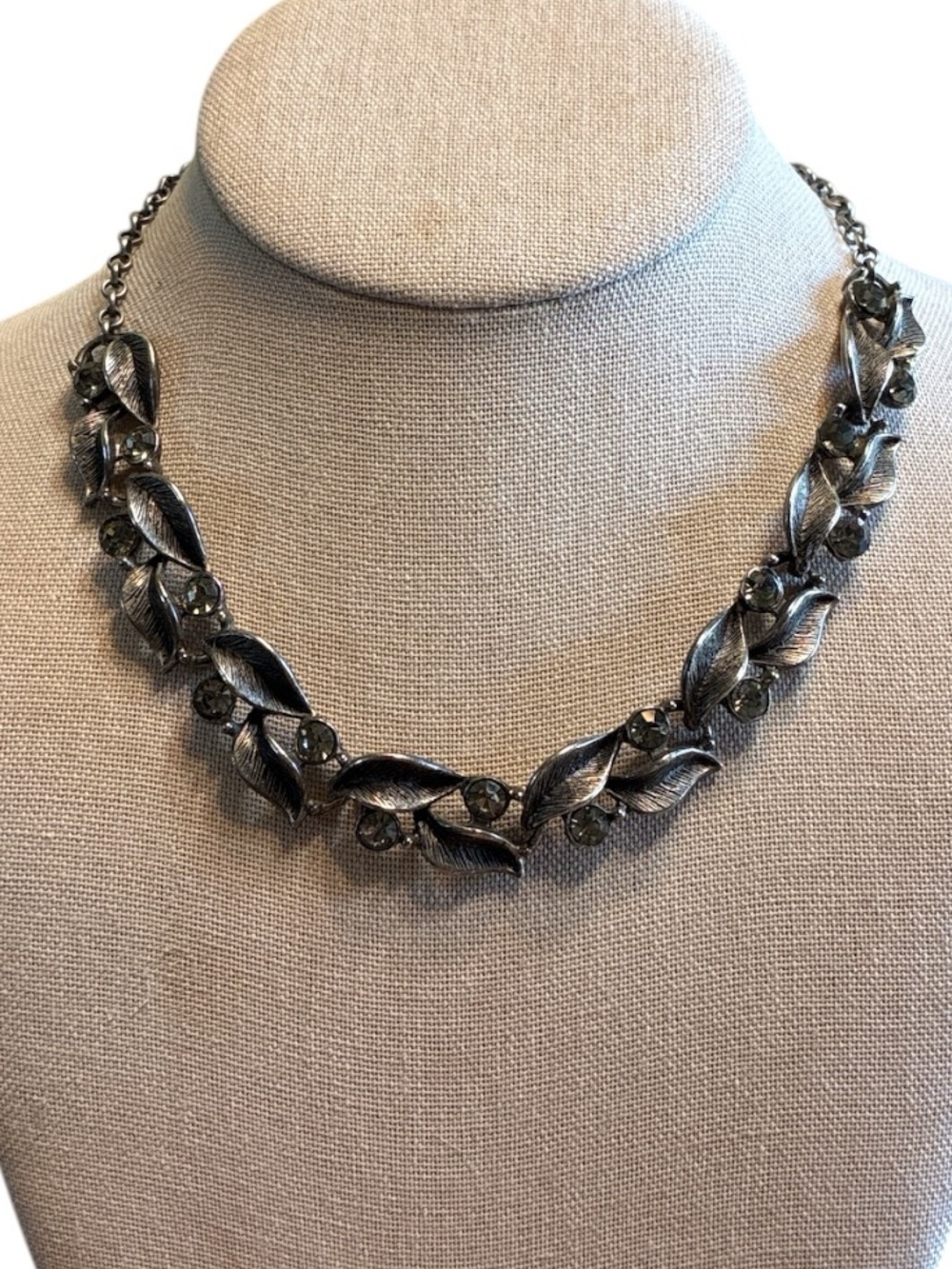 Vintage Signed Yochi NY Rhinestone Leaf Link Dark Silver Necklace ~ 16 Inches